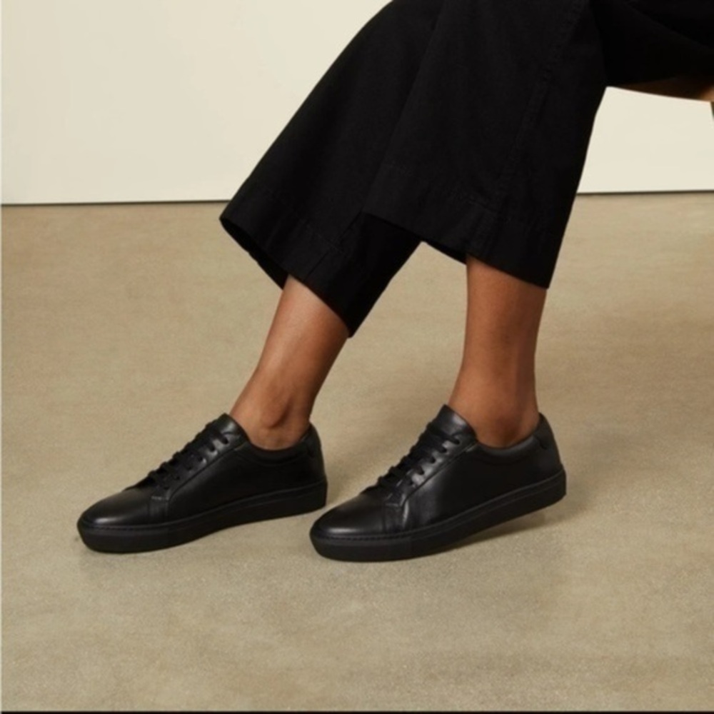 NWT Italic  Cadence Sneakers Size 6W